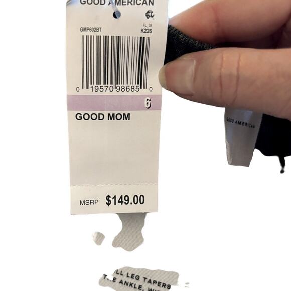 NWT Good American Good Mom Tapered Leg Jeans Women's Size 6 / 28 Black Distress - Picture 10 of 12